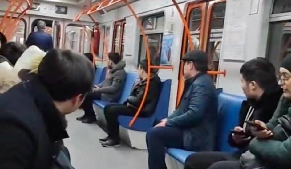 Тошкент метросида поезд туннель ичида 13 дақиқа тўхтаб қолди (видео)